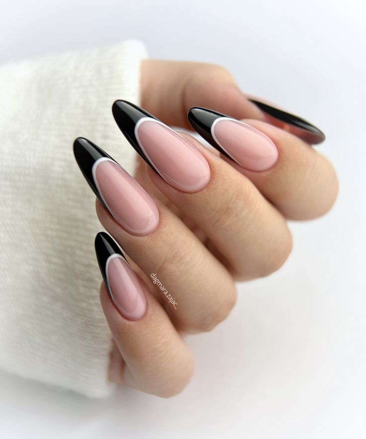 Czarne paznokcie z frenchem