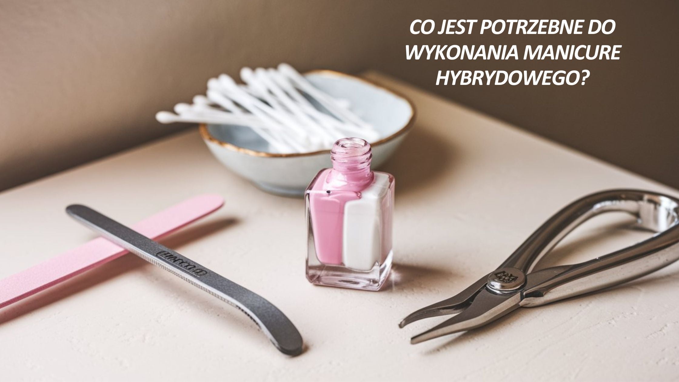 Manicure hybrydowy w domu - lista niezbędnych produktów i akcesoriów