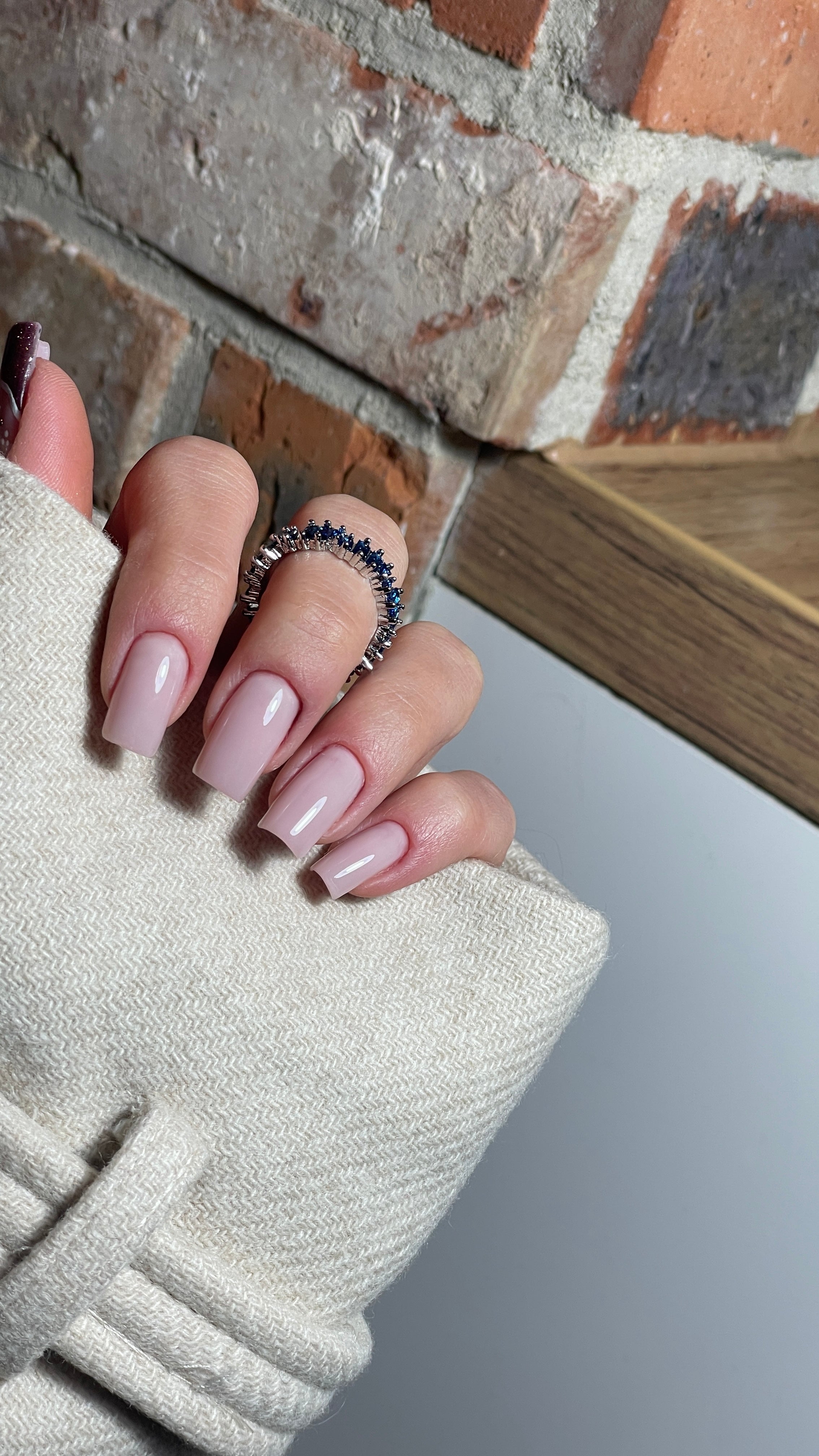 Żel w pędzelku, do szybkiego uzupełniania, beżowy, kolorowy, nude żel w butelce Liquid Gel - Beige Embrace, 10 ml