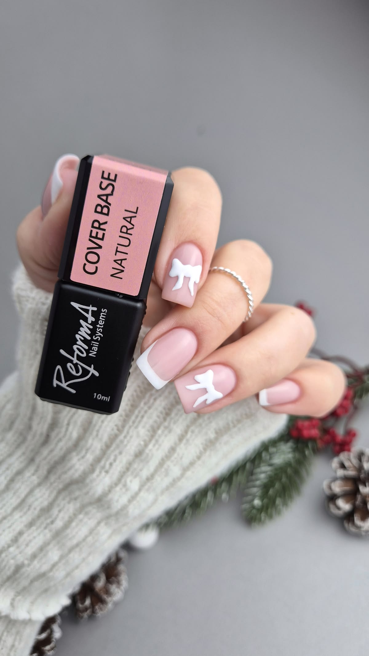 Jasne paznokcie z wzorami